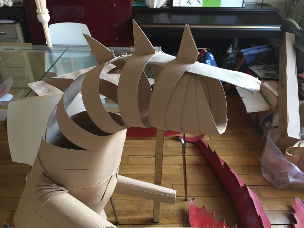 Fabriquer Une Tête De Dragon En Carton